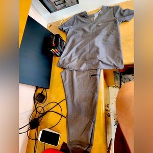 FIGS jogger scrub set; size XL top and petite XL bottoms.